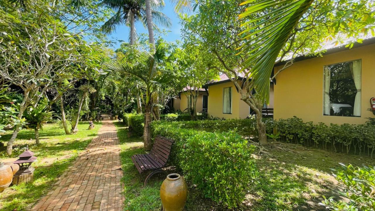 纯净海滩度假酒店 Ko Lanta 外观 照片