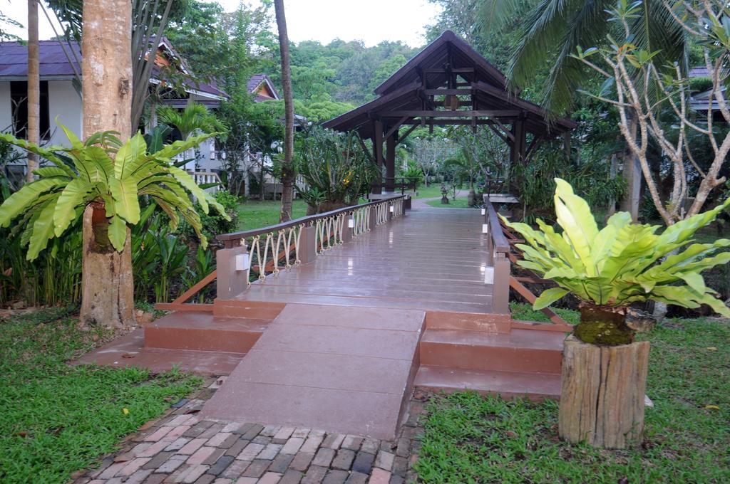 纯净海滩度假酒店 Ko Lanta 外观 照片