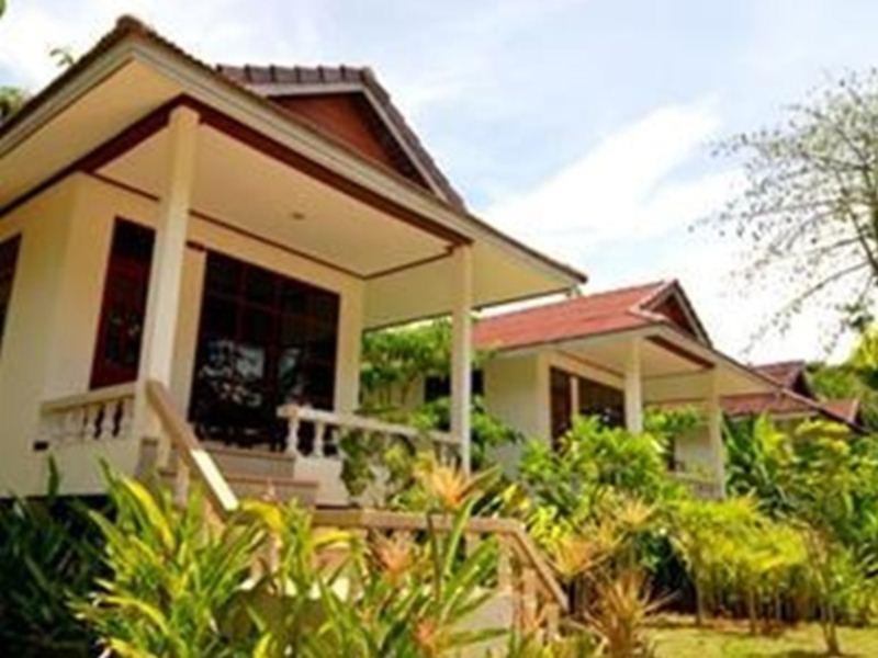 纯净海滩度假酒店 Ko Lanta 外观 照片