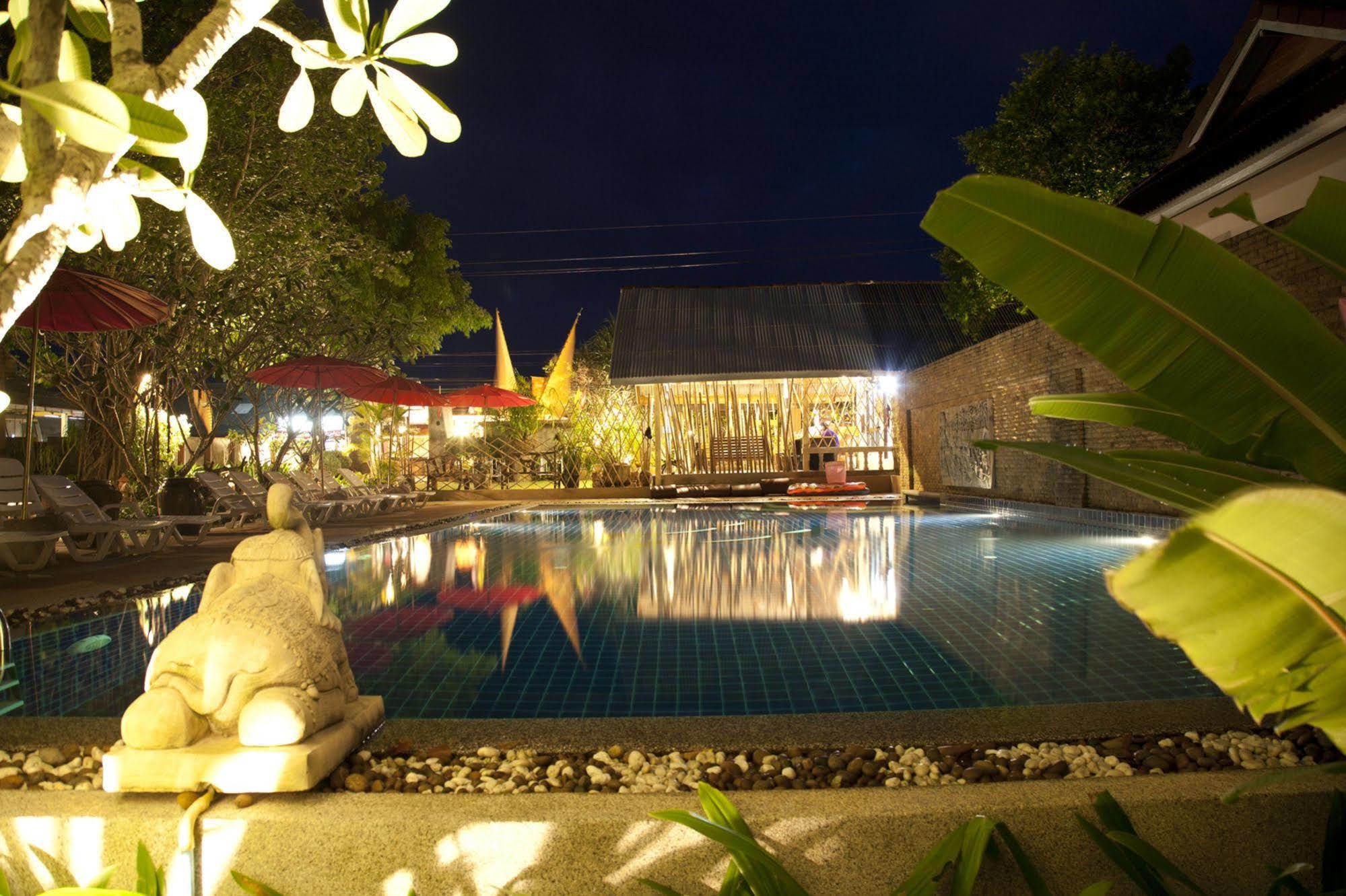 纯净海滩度假酒店 Ko Lanta 外观 照片